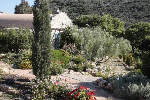 To The Garden Guest House Angairiá Exterior foto